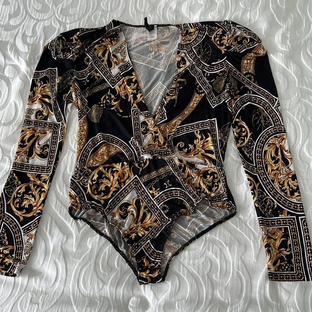 Beautiful Versace inspired one piece bloused bodysuit w snaps in size Large.
